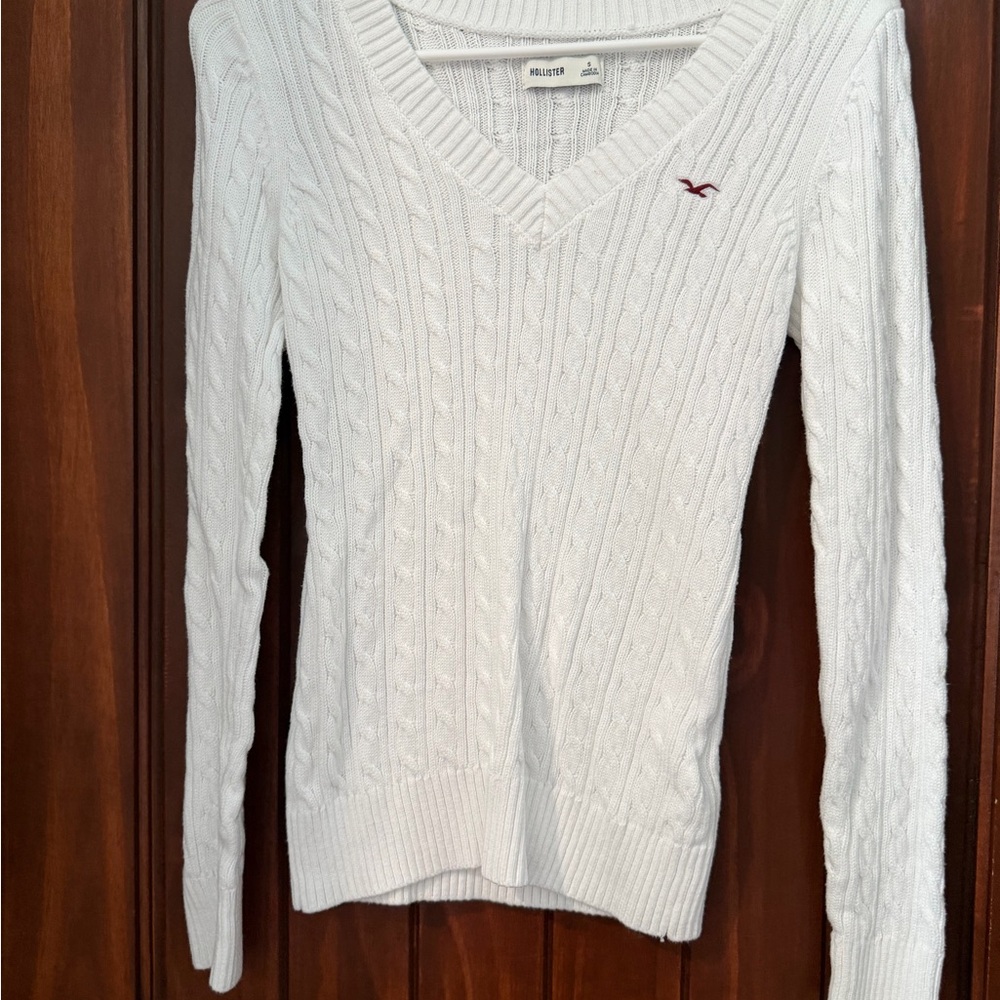 Hollister Women's V-Neck Cable Knit Sweater - White